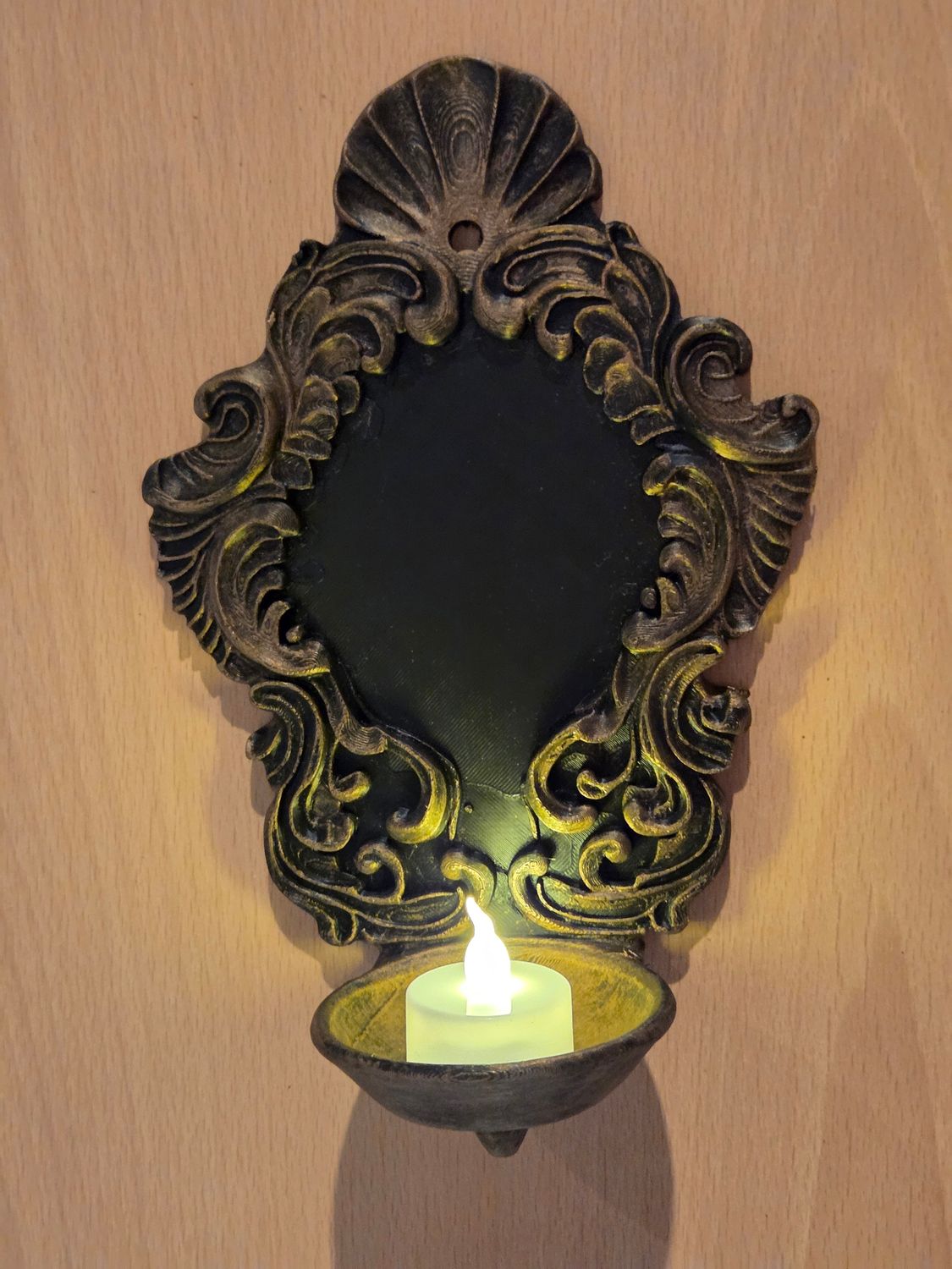 Wanddeko/Bilderrahmen mit Schale. In vier verschiedenen Patinierungen erhältlich.