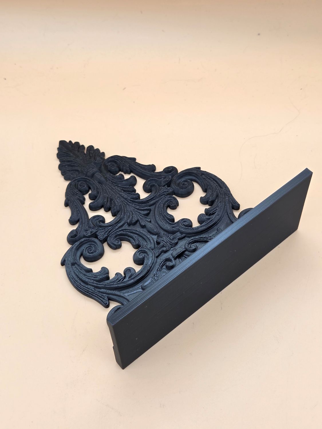 Wandregal mit Ablage "floral". In vielen verschiedenen Farben erhältlich.