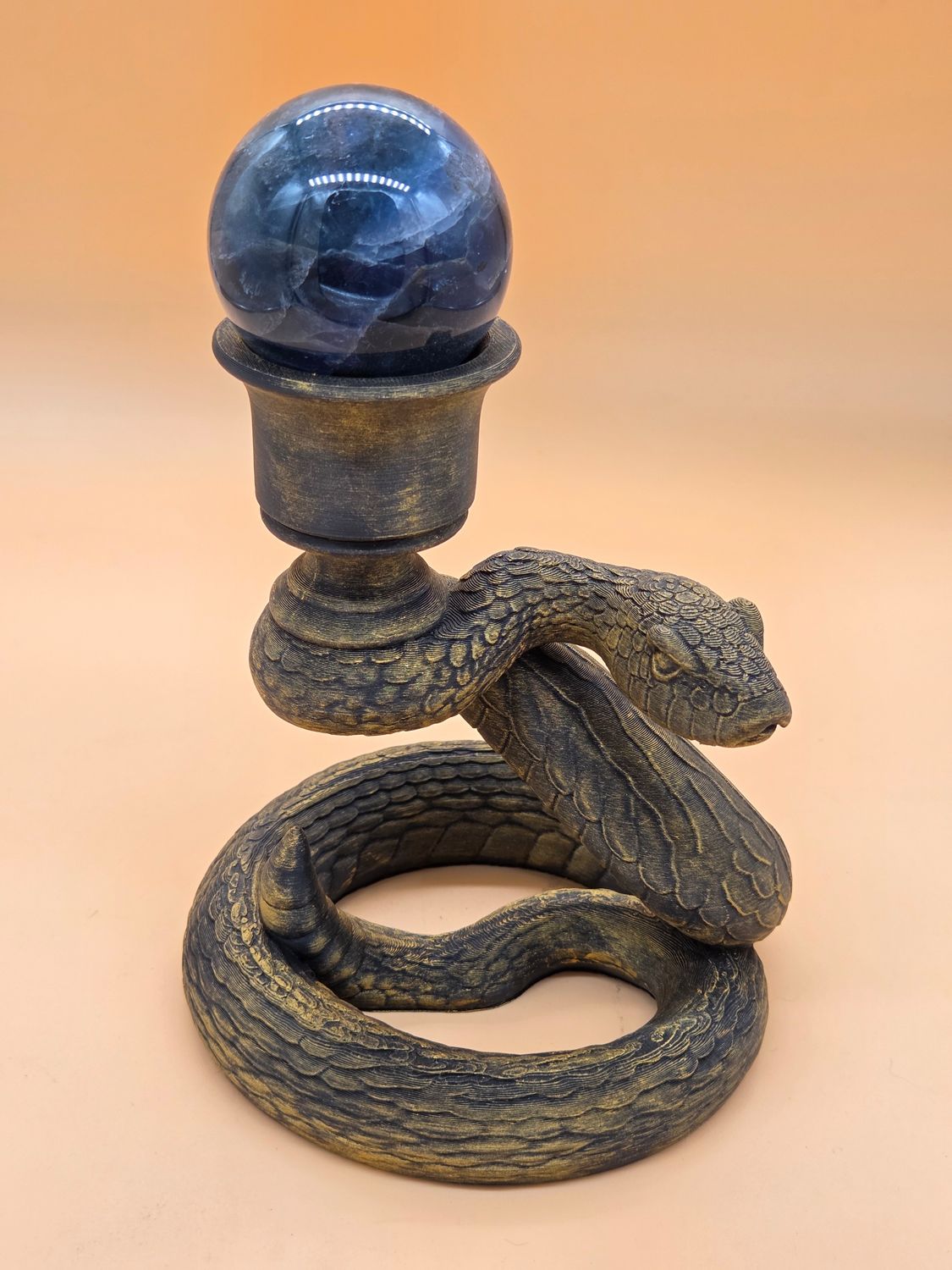 Schlangen Edelstein Kristall Kugelhalter, LED Teelicht Halter. In vier verschiedenen Patinierungen erhältlich. Schlangen Edelstein Kristall Kugelhalter, LED Teelicht Halter. In vier verschiedenen Patinierungen erhältlich.