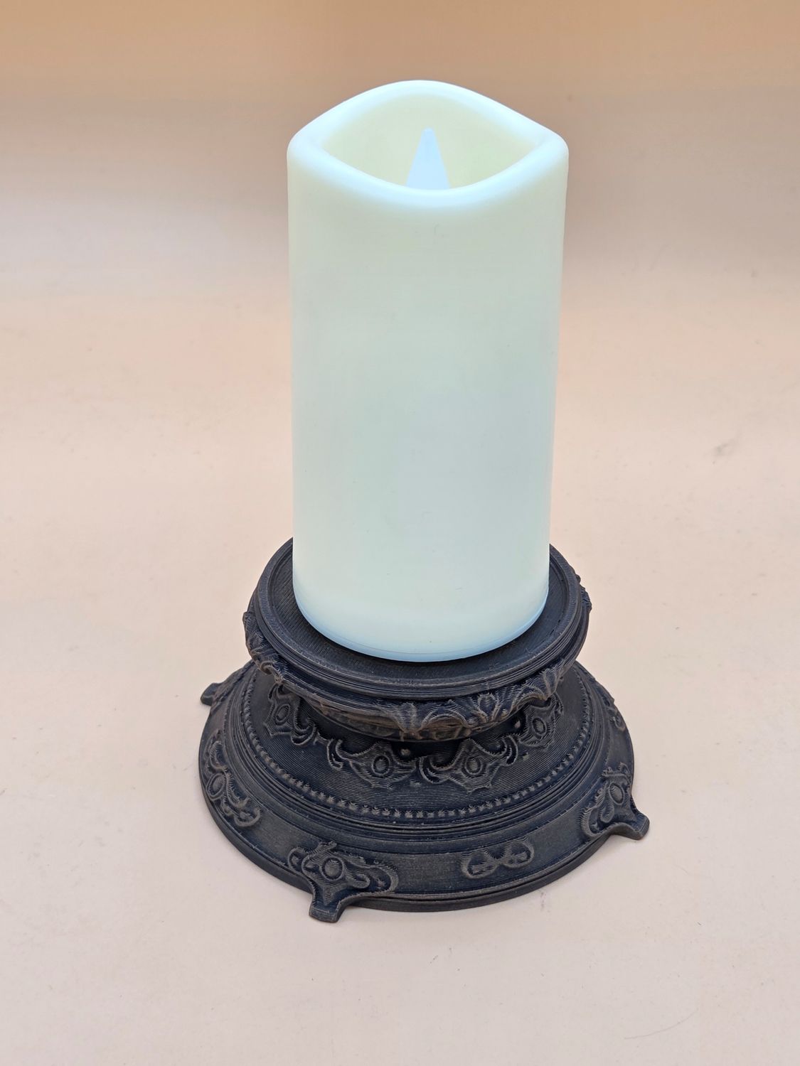 Deko Teller klein, Ablage, Ständer, Aufsteller, Säule. In vier verschiedenen Patinierungen erhältlich. Deko Teller klein, Ablage, Ständer, Aufsteller, Säule. In vier verschiedenen Patinierungen erhältlich.