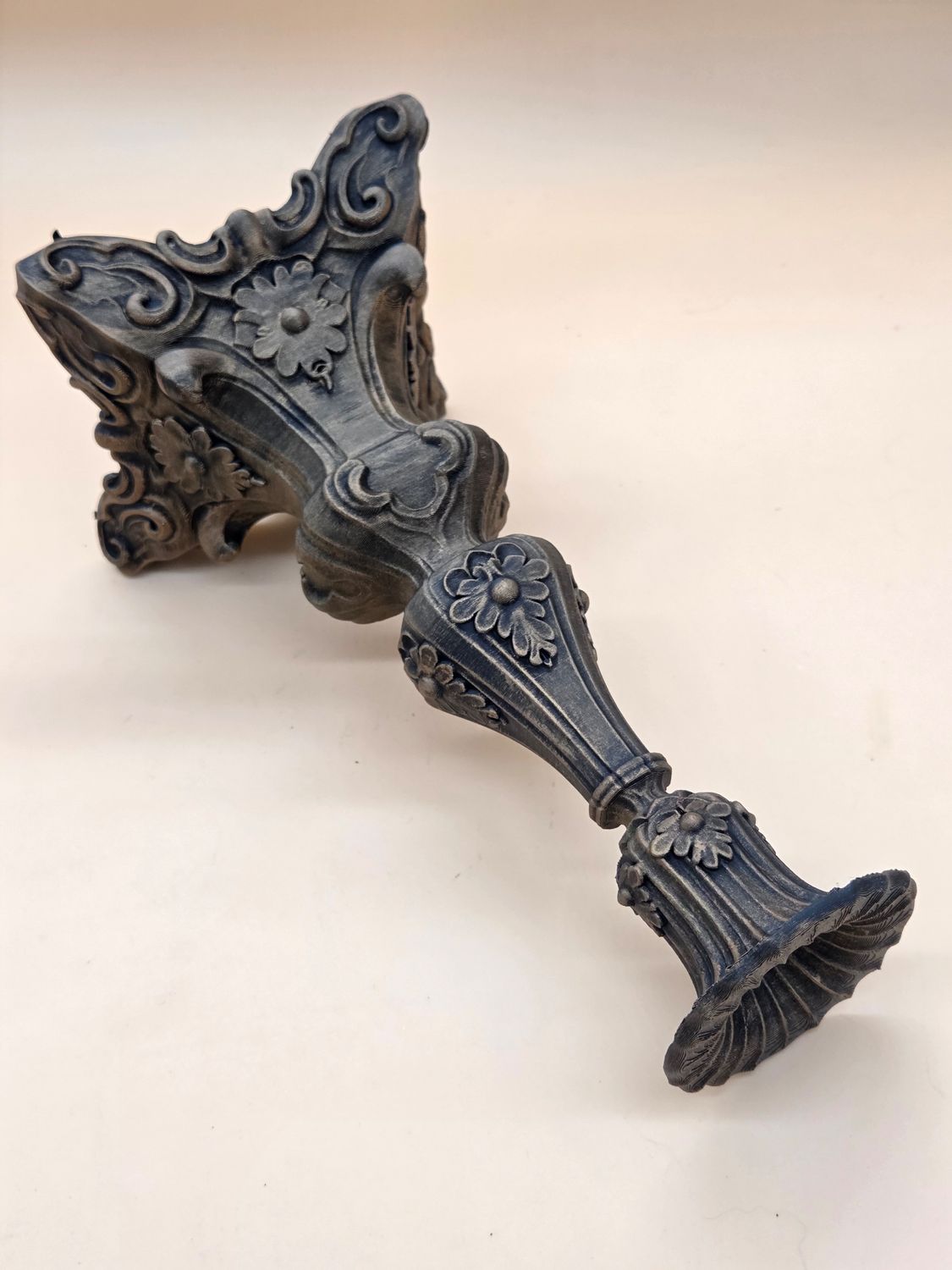 XXL Deko LED Stabkerzen Halter. In vier verschiedenen Patinierungen erhältlich