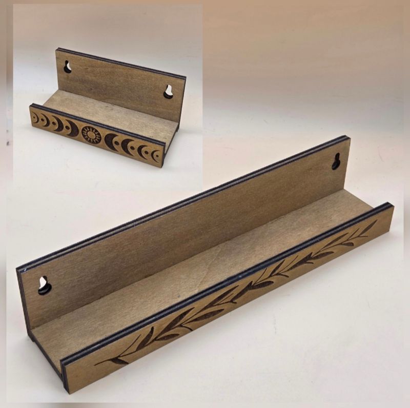 Wandregal in vier verschiedenen Größen, Mondphase oder Ranken. Handgefertigt aus Holz, in verschiedenen Farben erhältlich. Ab 15.95€ Wandregal in vier verschiedenen Größen, Mondphase oder Ranken. Handgefertigt aus Holz, in verschiedenen Farben erhältlich. Ab 15.95€