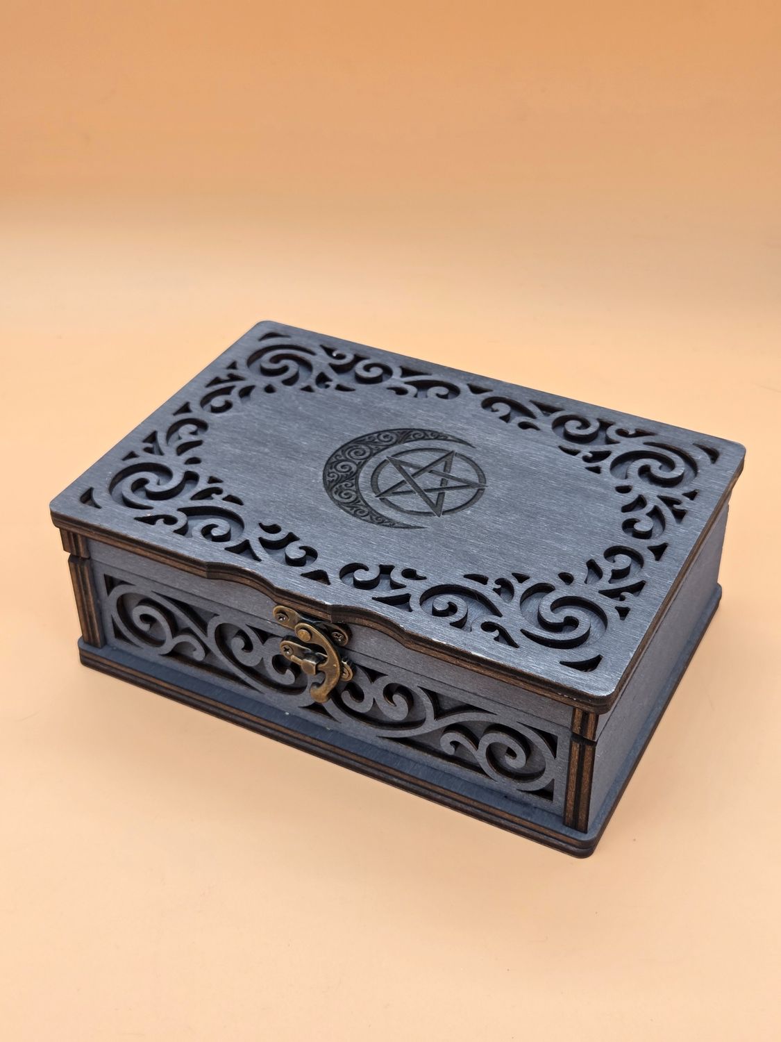 Aufbewahrungsbox Box, Schmuckschachtel aus Holz Aufbewahrungsbox Box, Schmuckschachtel aus Holz "Pentagramm" mit Scharnier. Handgefertigt, in verschiedenen Farben erhältlich.