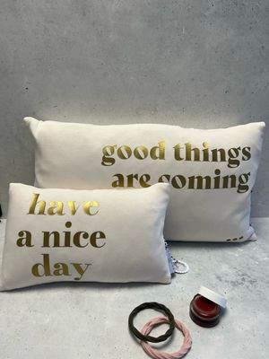 Kuschelkissen / Kissen / Minikissen / Kissen aus Kuschelsweat in Beige mit Folienprint in Gold Kuschelkissen / Kissen / Minikissen / Kissen aus Kuschelsweat in Beige mit Folienprint in Gold