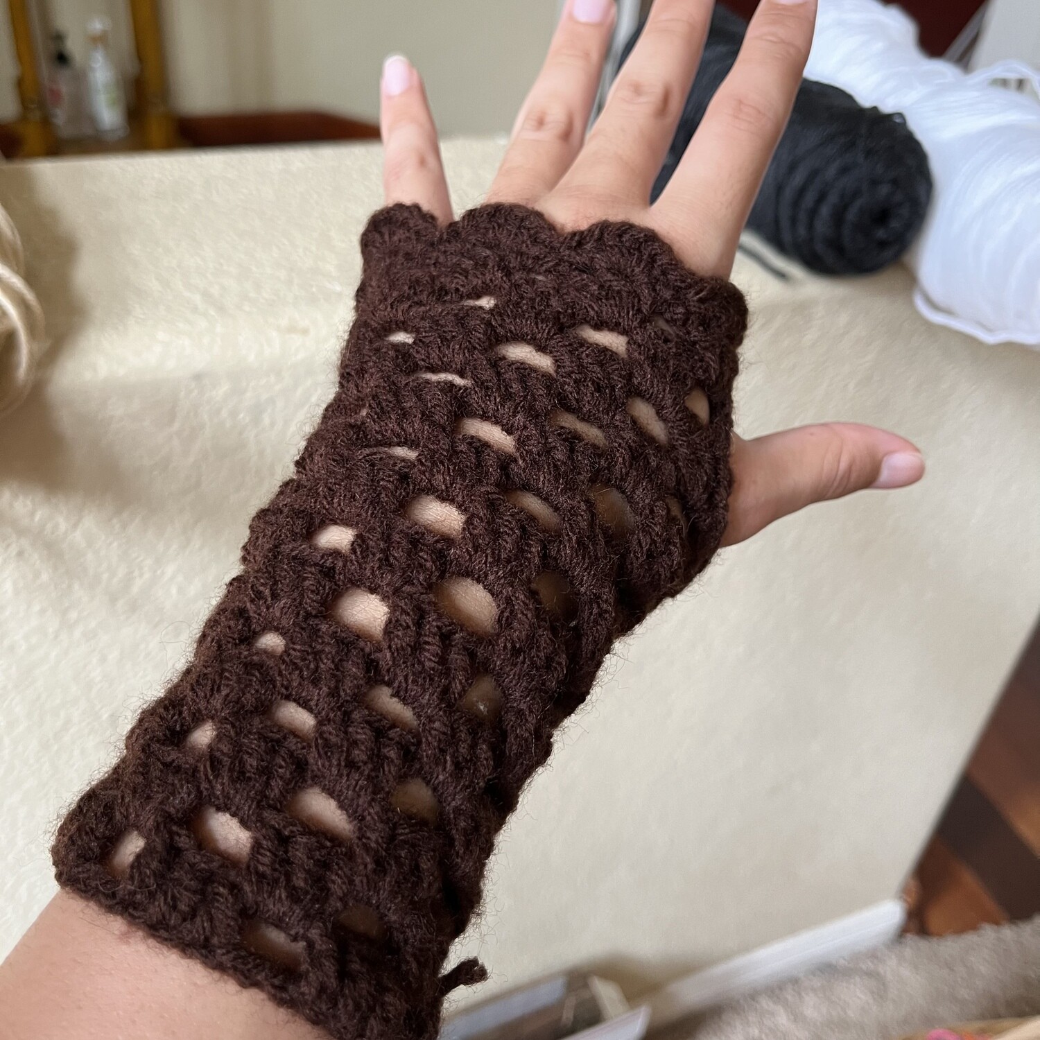 Scallop Edge Fingerless Gloves