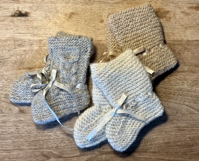 Handgestrickte Alpaka Babyschuhe Handgestrickte Alpaka Babyschuhe