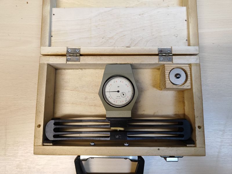 Mehānisks jeb atsperes tipa etalona dinamometrs ar pulksteņa tipa indikatoru, pārnēsājams, 2.0 kN/2000 N, Досм - 3 - 0.2, PSRS (USSR)