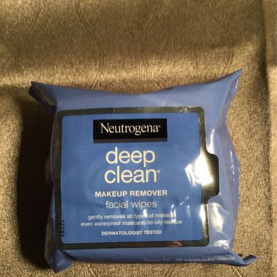 Six Pack of Neutrogena, deep clean, make up remover, facial wipes