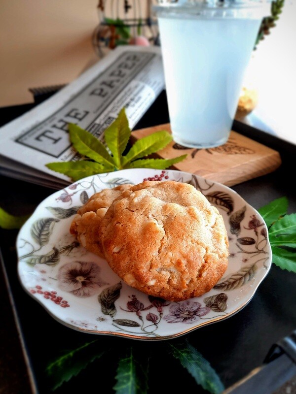 25mg D-8 White Chocolate Macadamia Nut Cookie