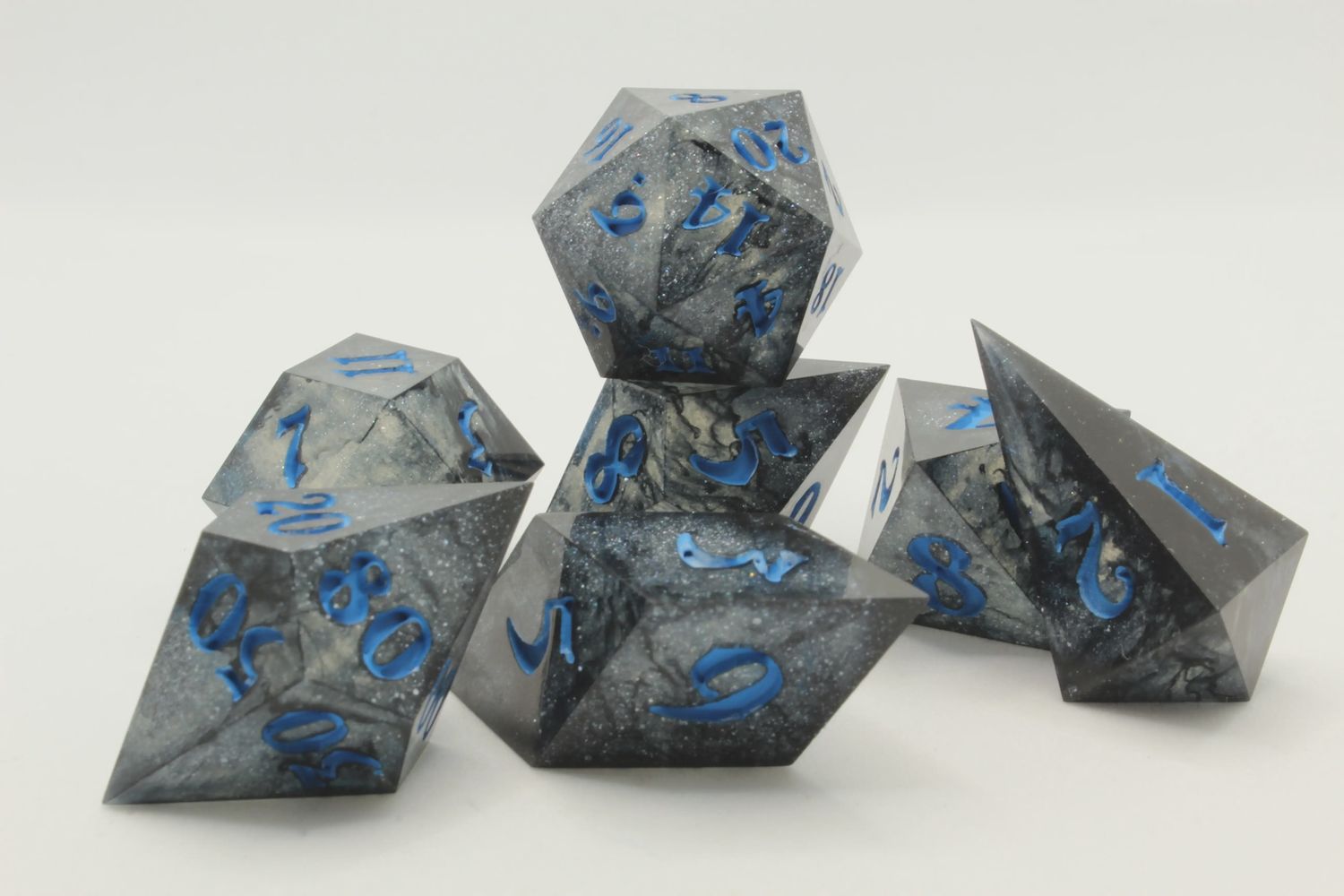 Ensemble de dés faits main « Shadow Glitter »