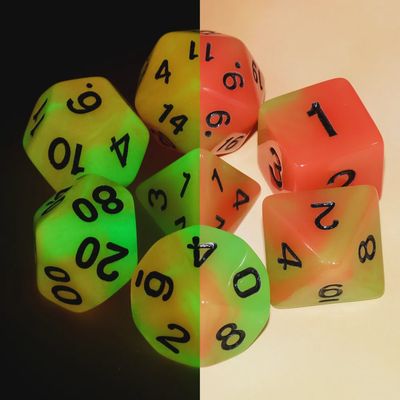 Glow In The Dark Dice Set Orange-Green/Black