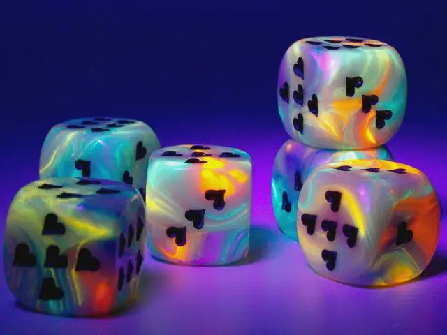 Festive Circus/black w/heart pips 16mm Single d6 dice