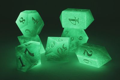 Ensemble de dés luminescents faits main « Uranium »