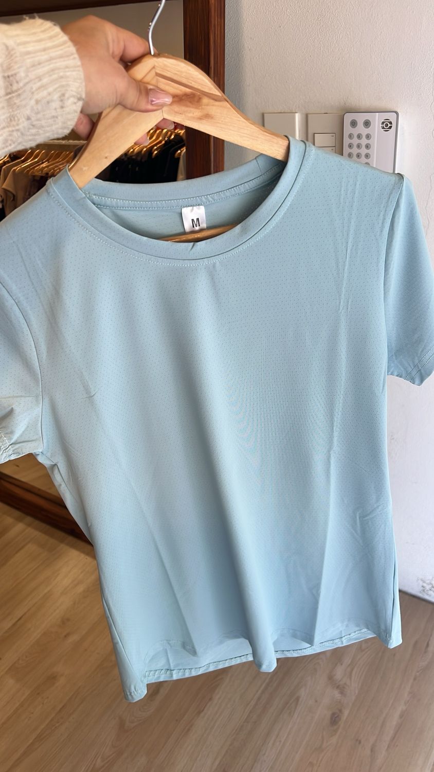 Remera básica DryFit