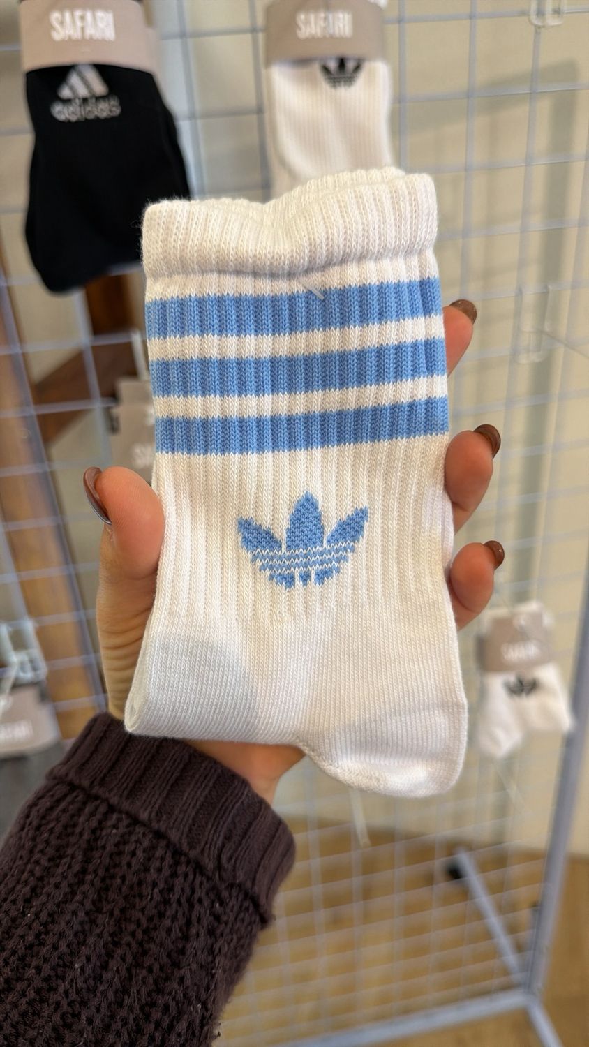 Adidas celeste