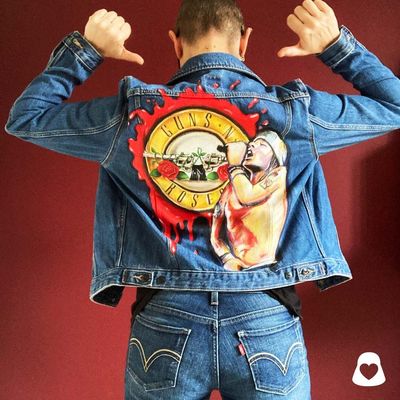 Personalizzazione su giubbini in jeans