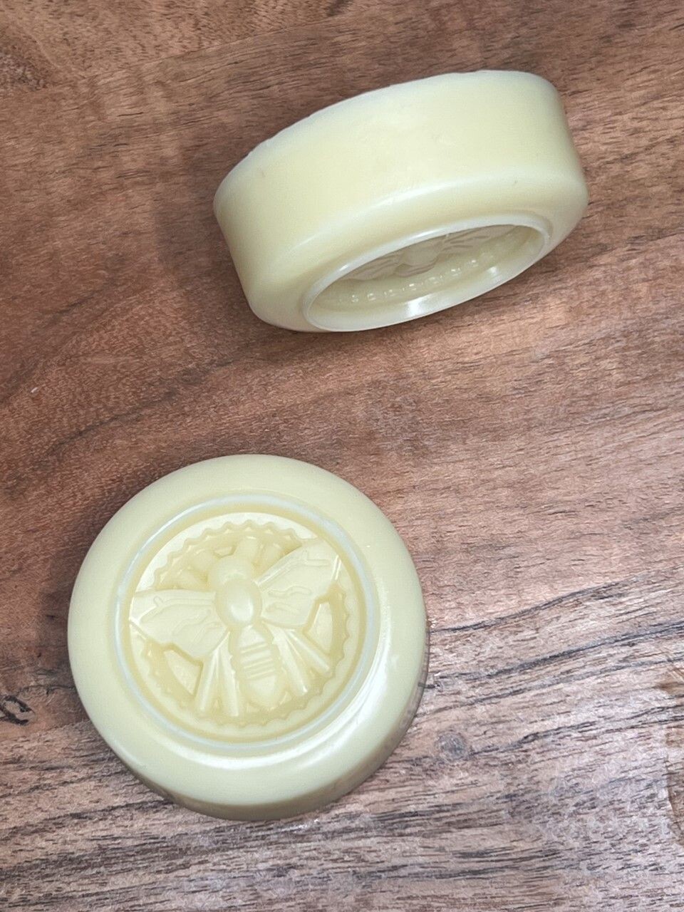 BEESWAX COLLECTION 
Silky Lotion Bar