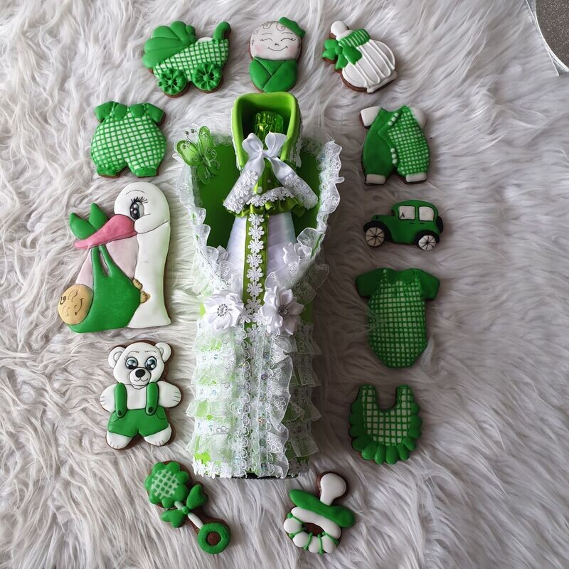 Groene peperkoeken en decoratieve champagne's.