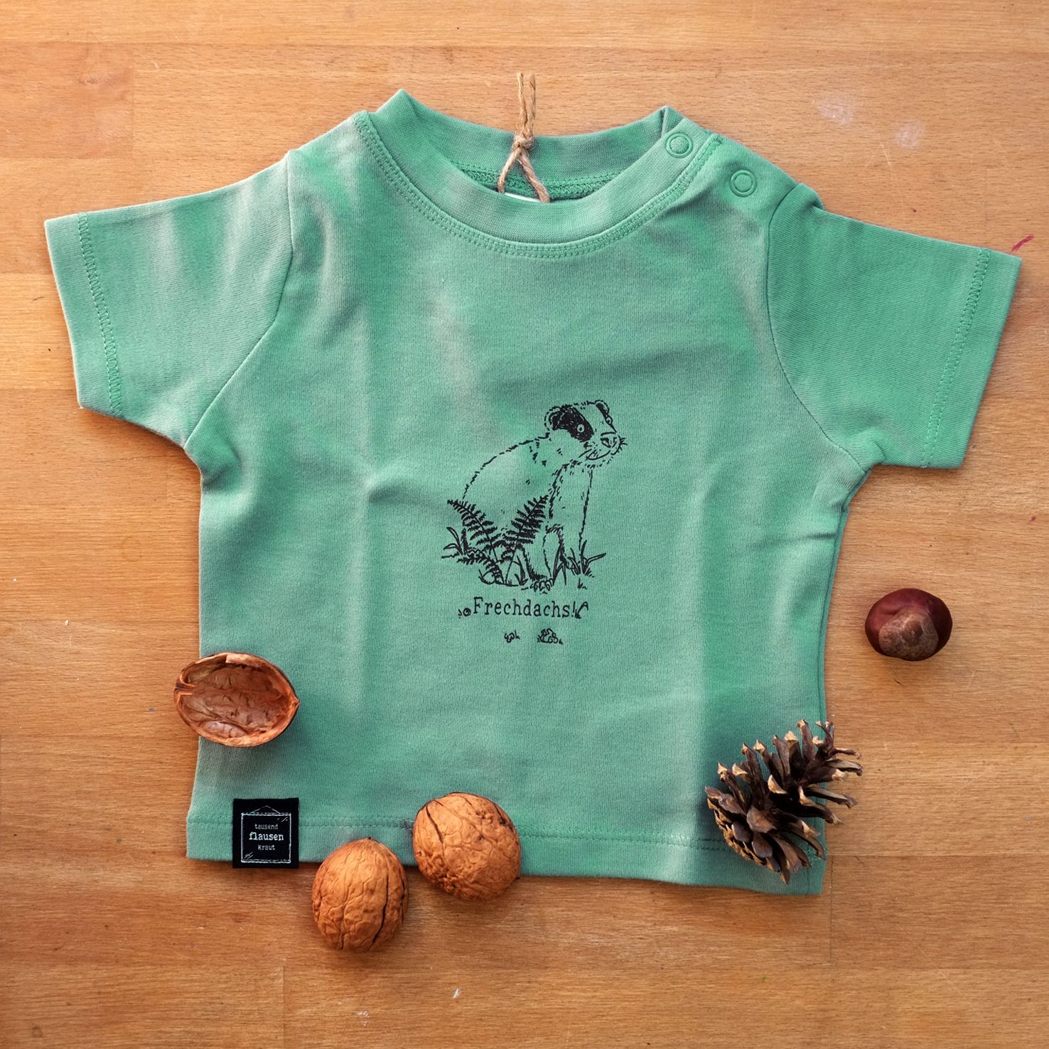 Baby-T-Shirt "Frechdachs" Sagegreen