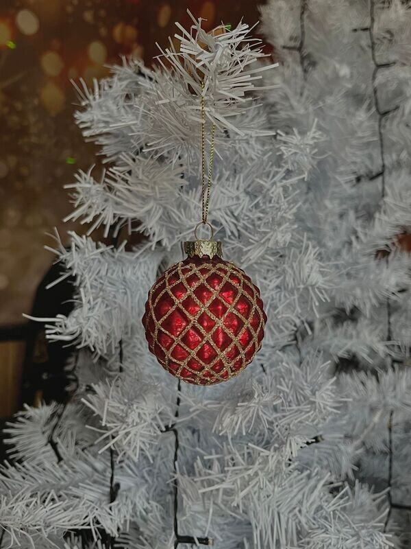 Boule rouge et or effet pomme de pin