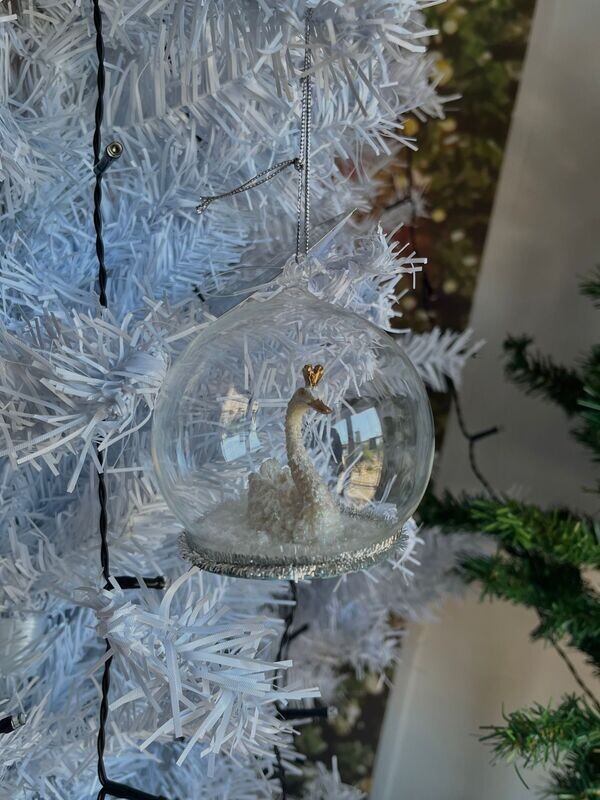 Boule de noël en verre avec cygne