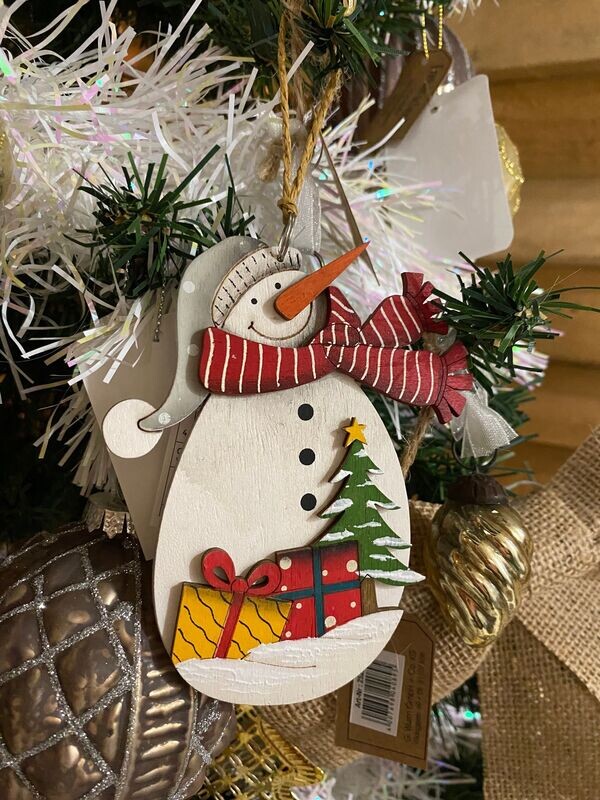 Suspension Bonhomme de neige en bois cadeaux