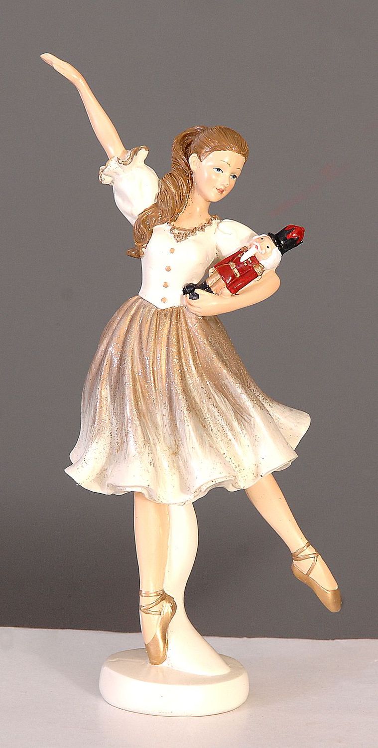 Ballerine portant son casse-noisette