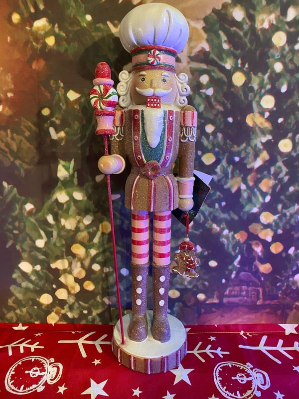 Nutcracker gingerbread poly