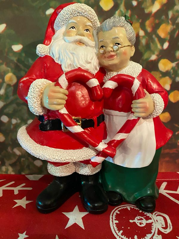 Mr & Mrs Santa Coeur