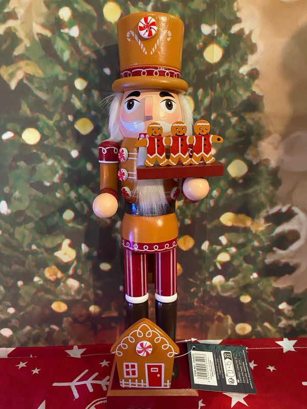 Nutcracker & Gingerbread Wood