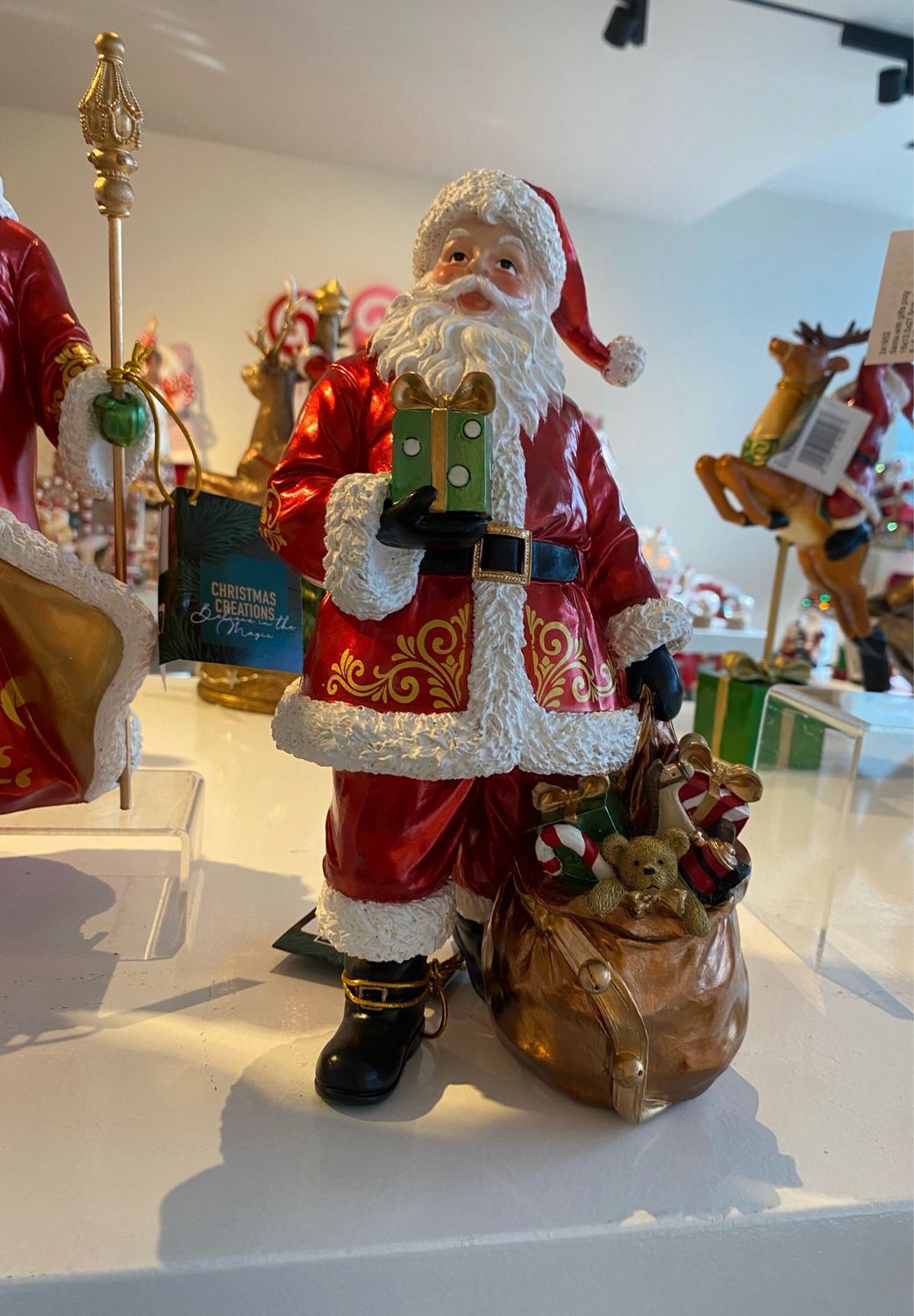 Père Noël avec sac cadeau