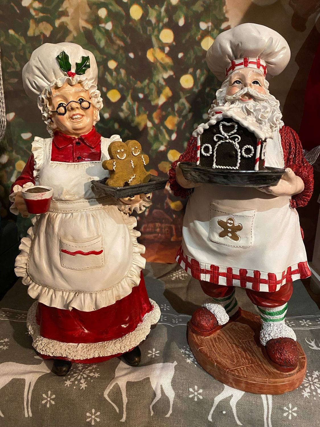 Mère et père noël en cuisine