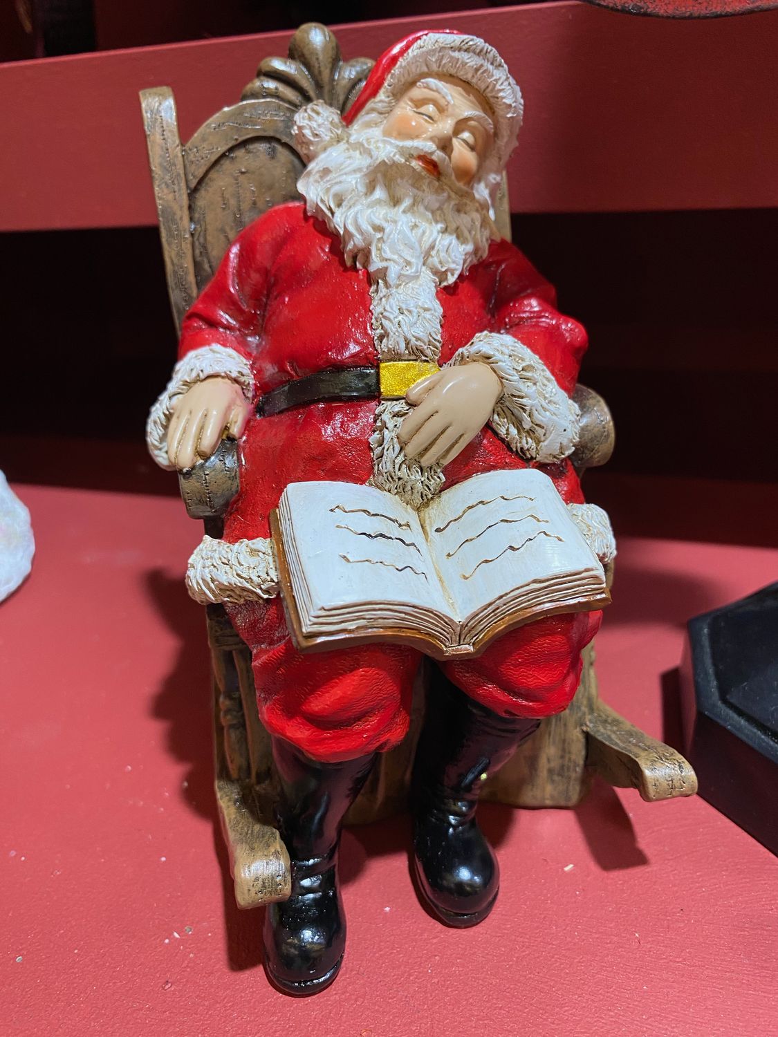 Père Noël endormi sur son fauteuil