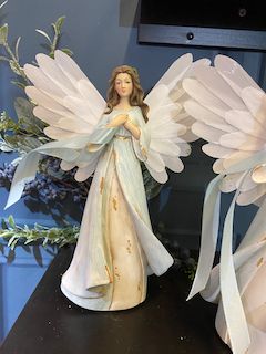 Ange  mains sur le coeur et ailes à Led