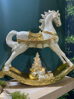 Cheval blanc et doré à bascule