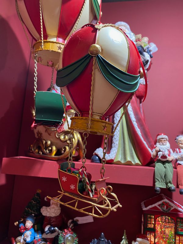 Montgolfière du pôle nord traineau rouge Montgolfière du pôle nord traineau rouge