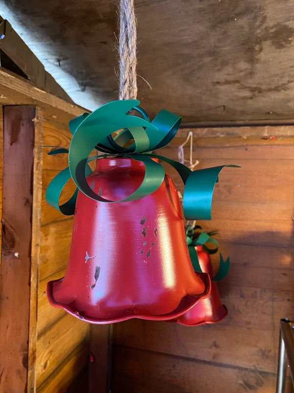 Cloche rouge et vert vintage moyen modèle Cloche rouge et vert vintage moyen modèle