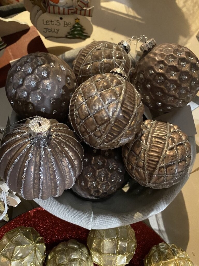 Lot de 4 boules marron argentées Lot de 4 boules marron argentées