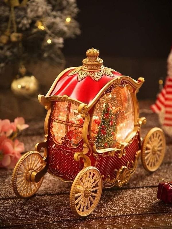 Carrosse avec son père noël Carrosse avec son père noël