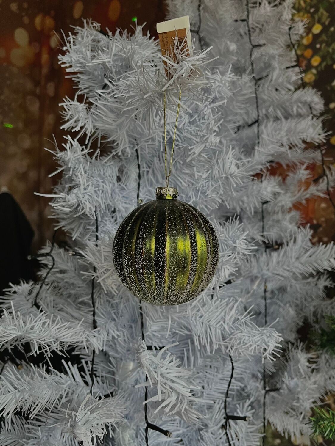 Boule de Noël vert effet neige pailletée ligne Boule de Noël vert effet neige pailletée ligne