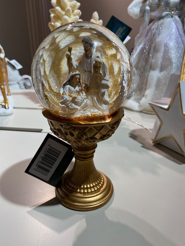 Boule à neige Le calice de la Nativité dorée Boule à neige Le calice de la Nativité dorée