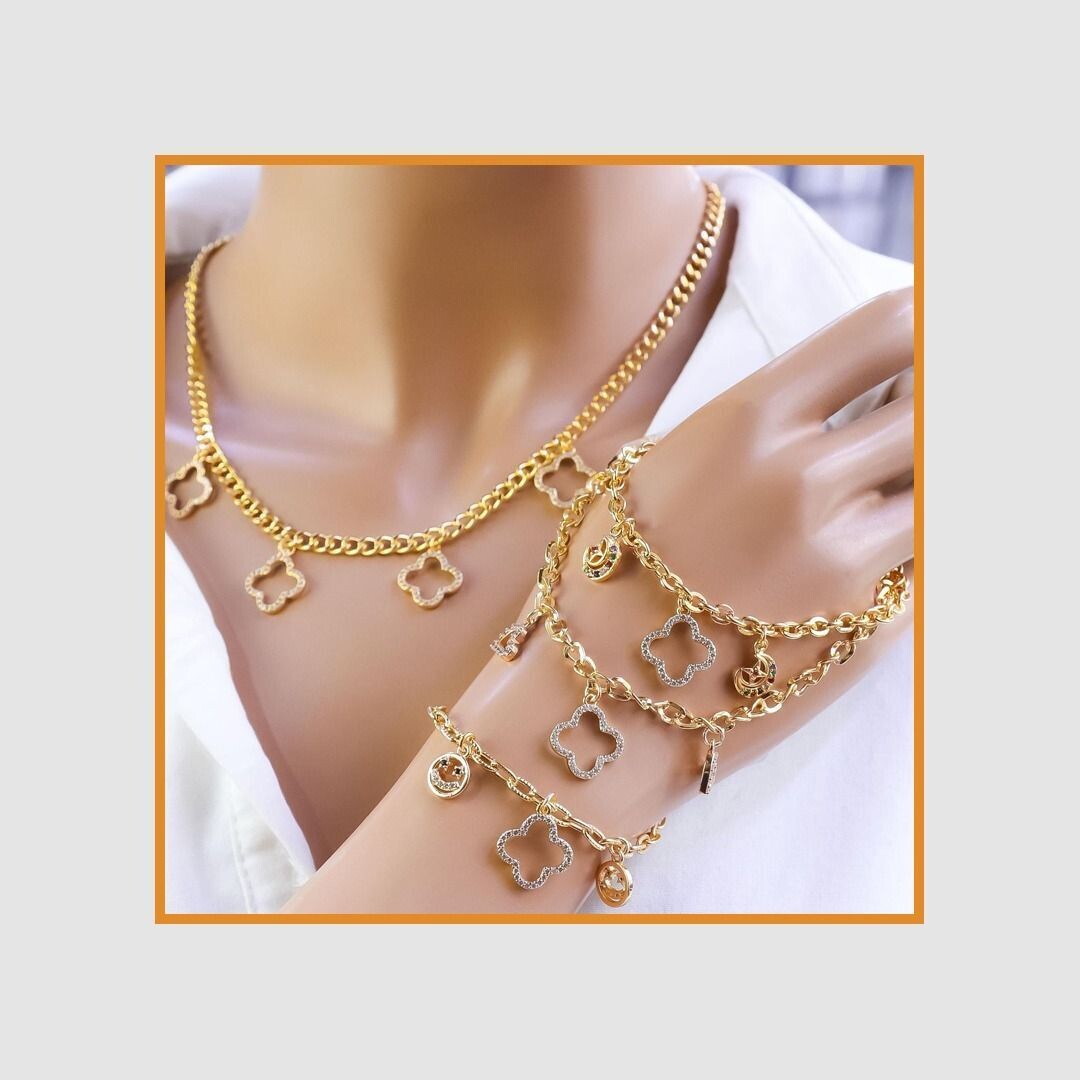 A set of distinctive necklace and bracelet