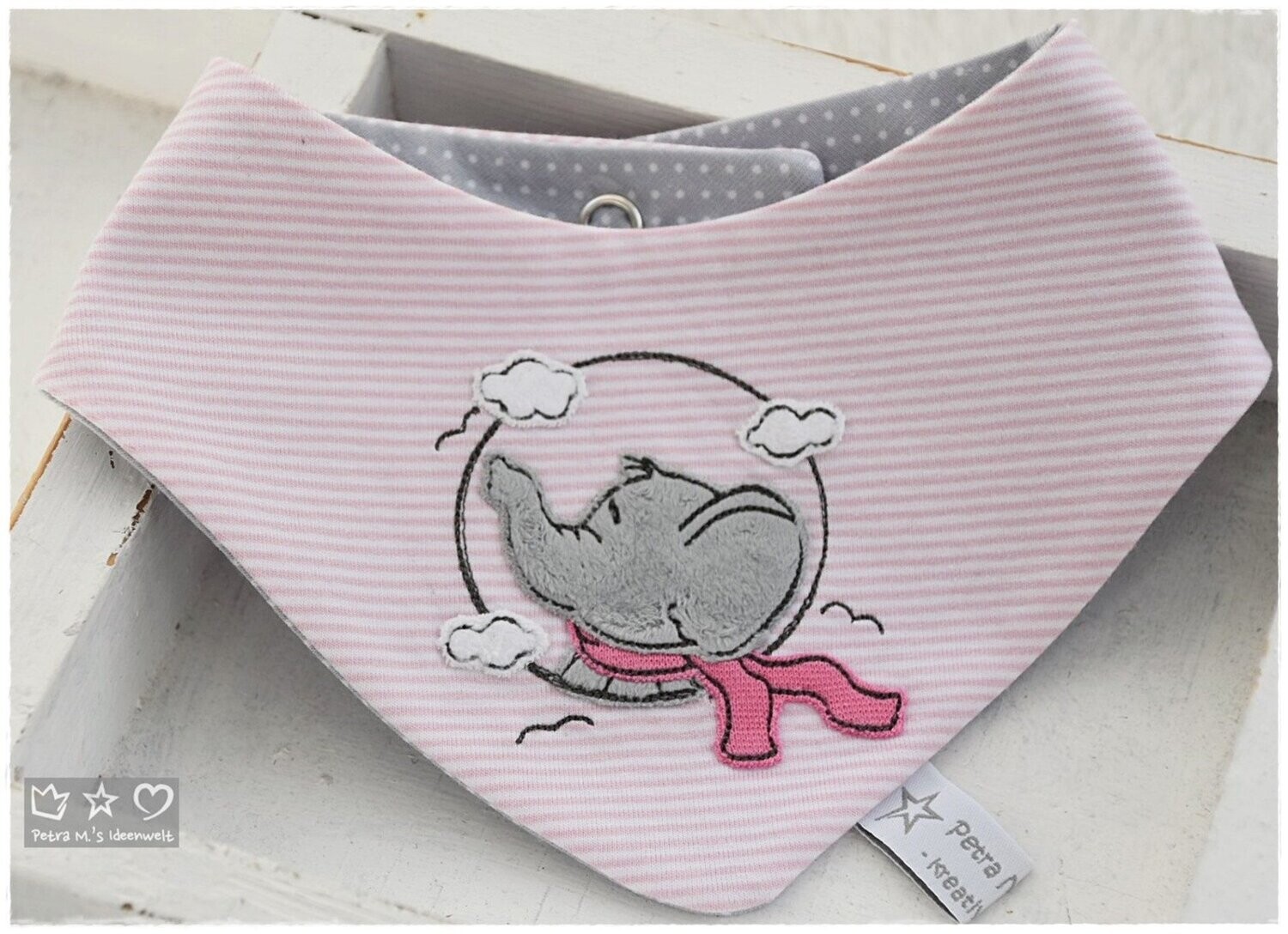 Dreieckstuch 'Button fliegender Elefant'