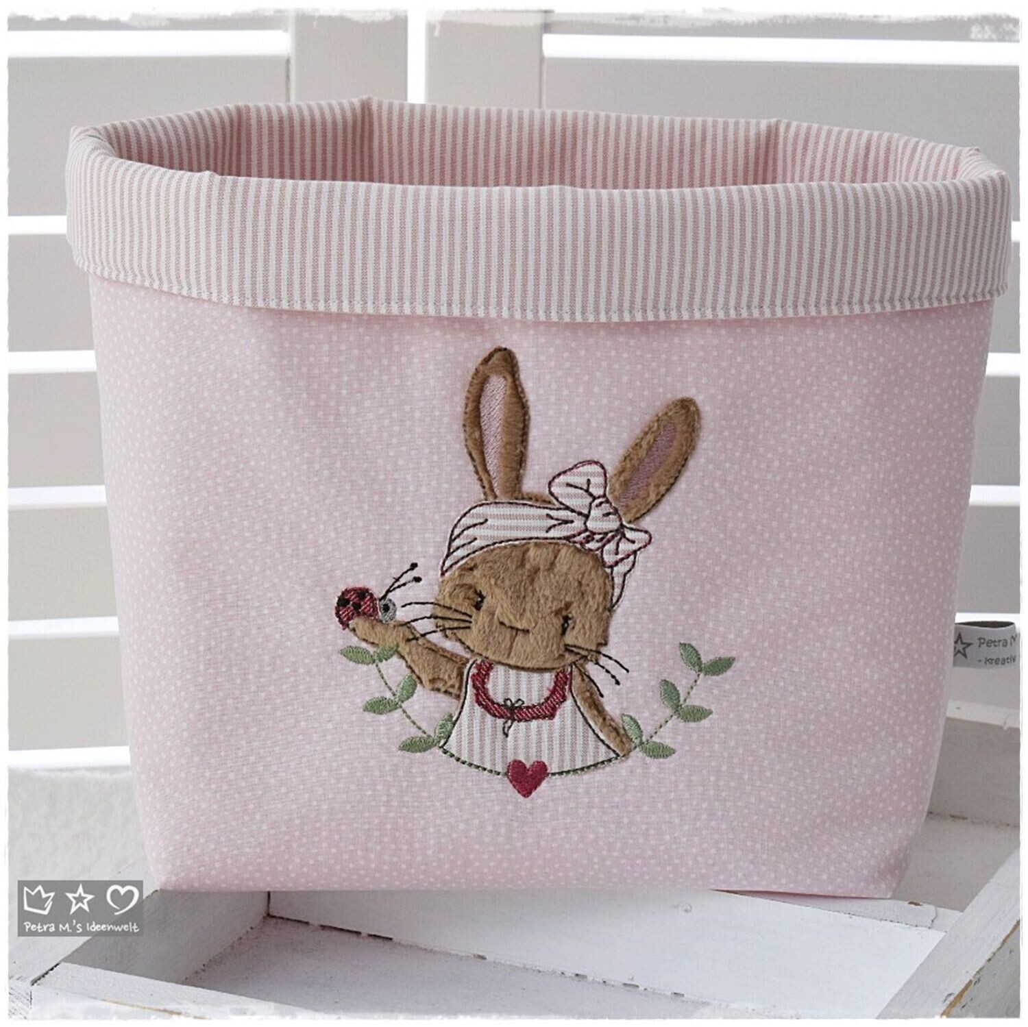 Utensilo 'Hase Lotta mit Käfer', personalisierbar