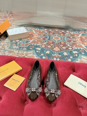 Louis Vuitton women shoes LOA03