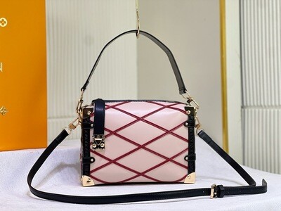 Louis Vuitton women bag LA56