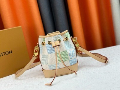 Louis Vuitton women bag LB05