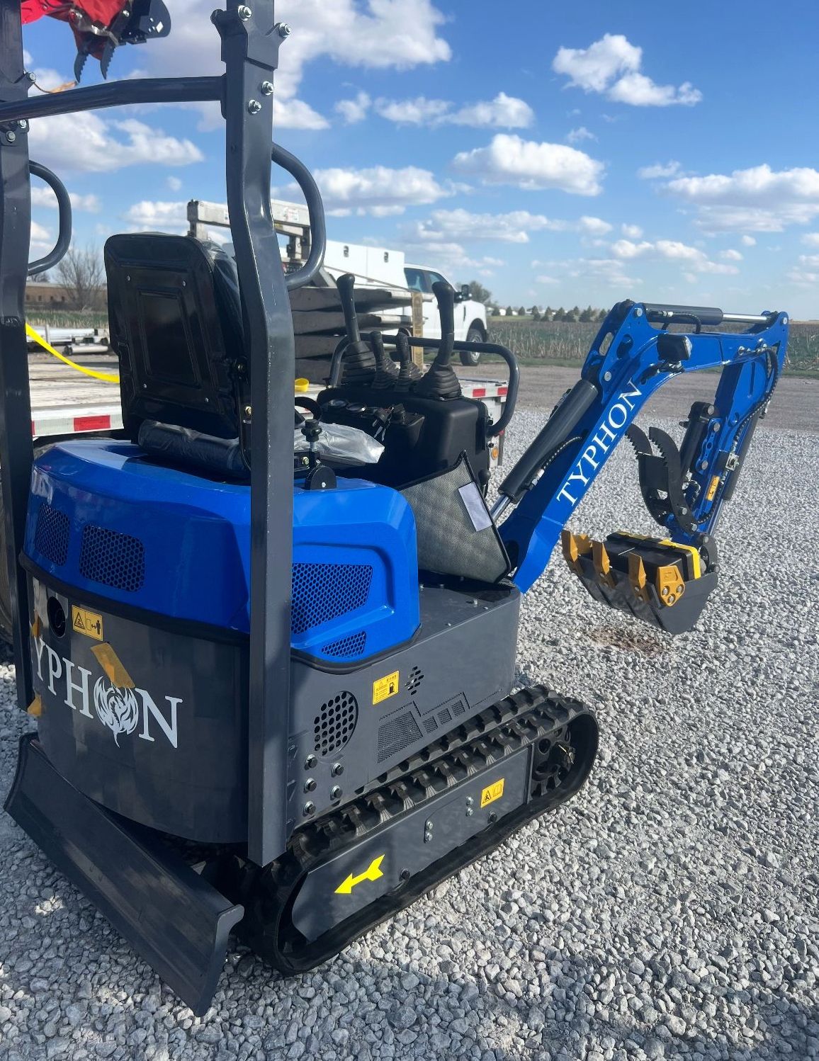 TYPHON TERROR XI STORM Mini Excavator – 1.1 Ton