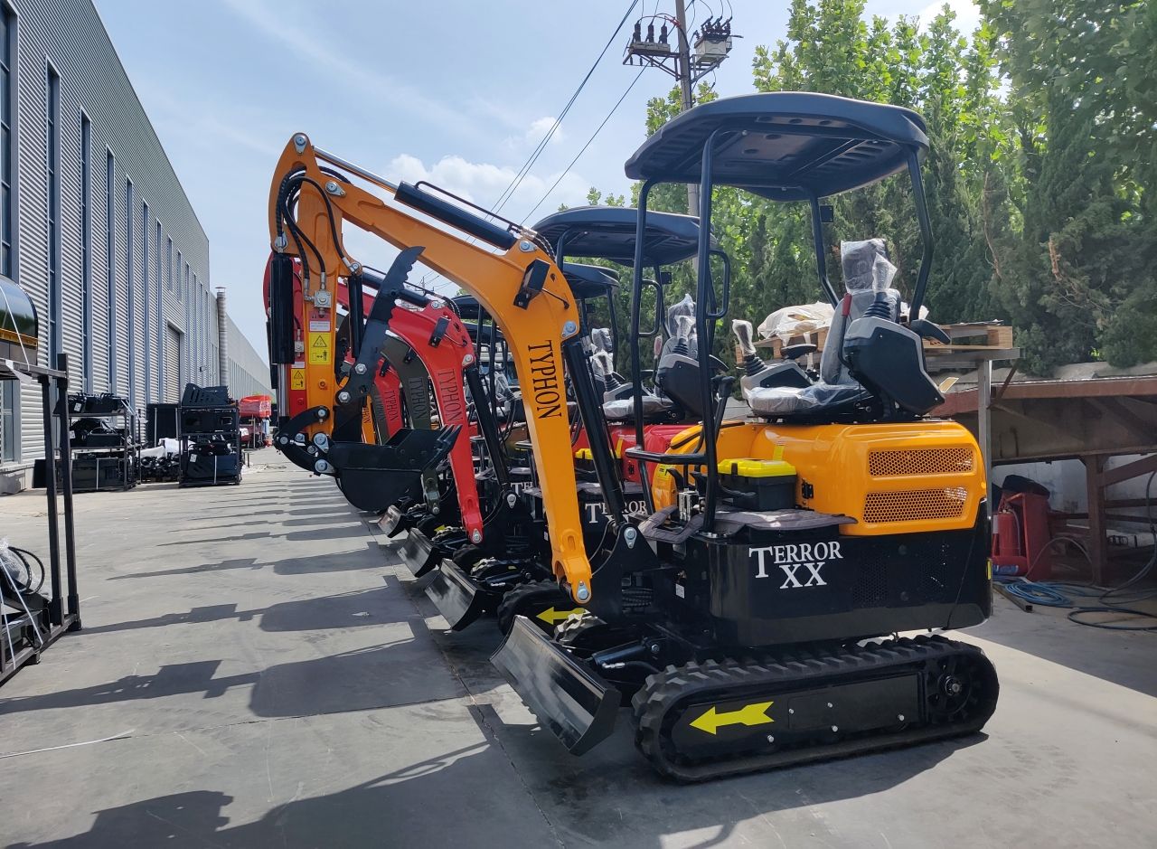 2025 4,000 lb TYPHON TERROR XX Mini Excavator Rubber Track