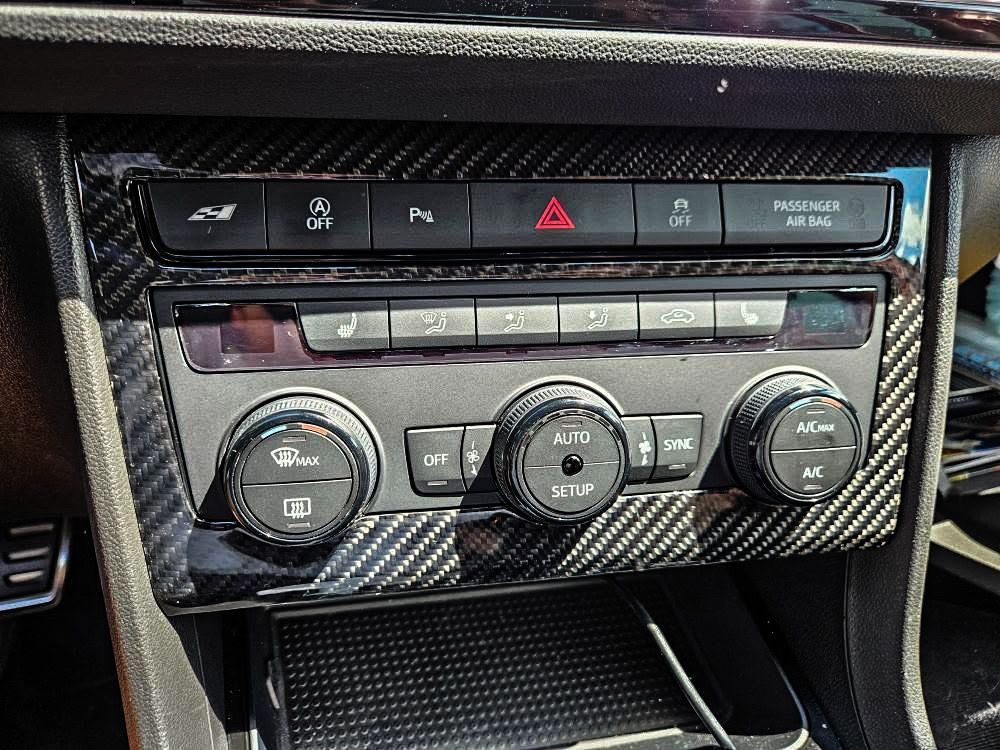 Seat / Cupra Leon 5F: Echt Carbon Cover für das Klima Bedienteil Seat / Cupra Leon 5F: Echt Carbon Cover für das Klima Bedienteil